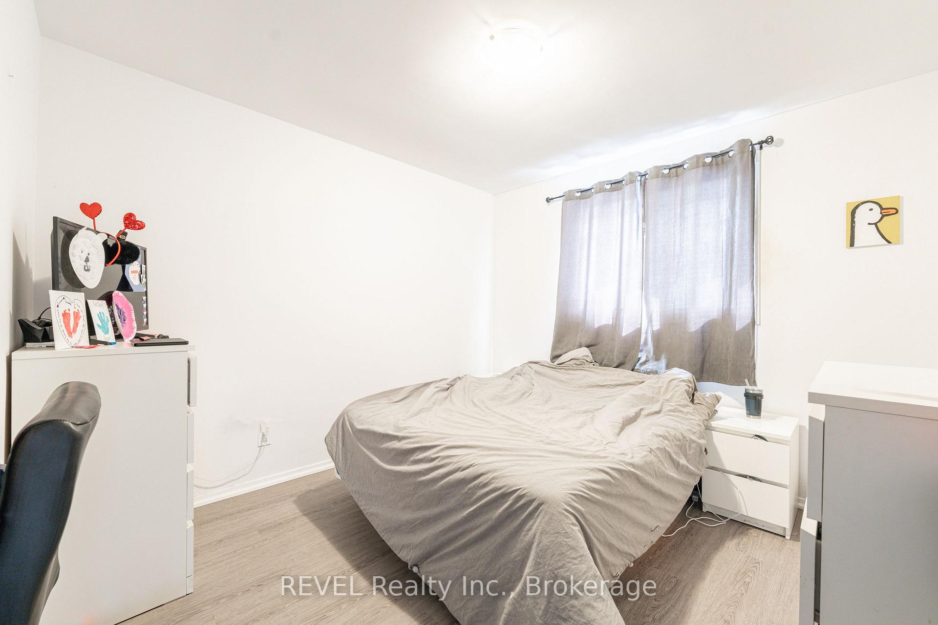 Photo 17 of 19 Flower Street, St. Catharines, Western Hill — HOMEH