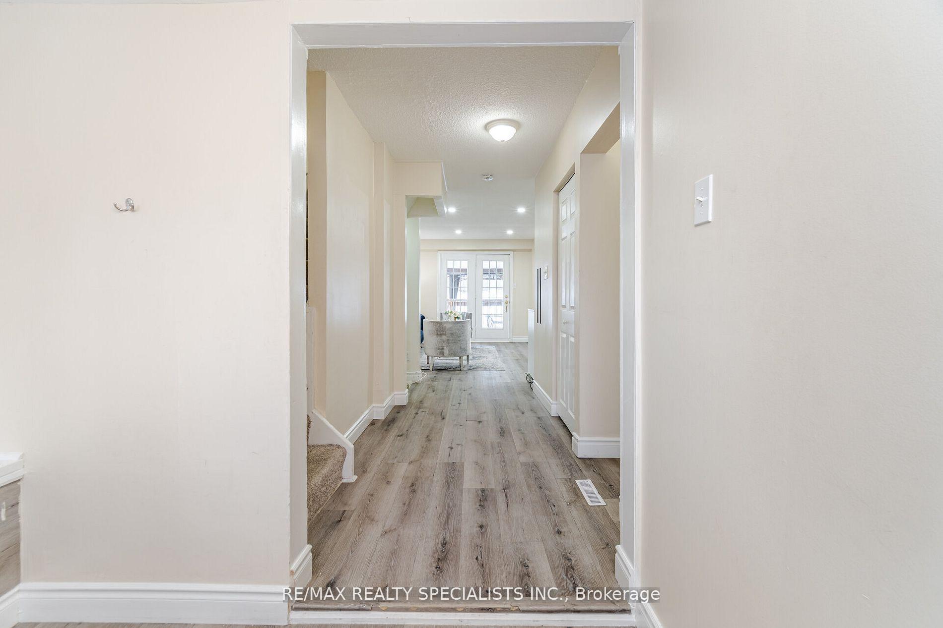 Photo 4 of 66 Gledhill Crescent, Hamilton, Stoney Creek Mountain — HOMEH