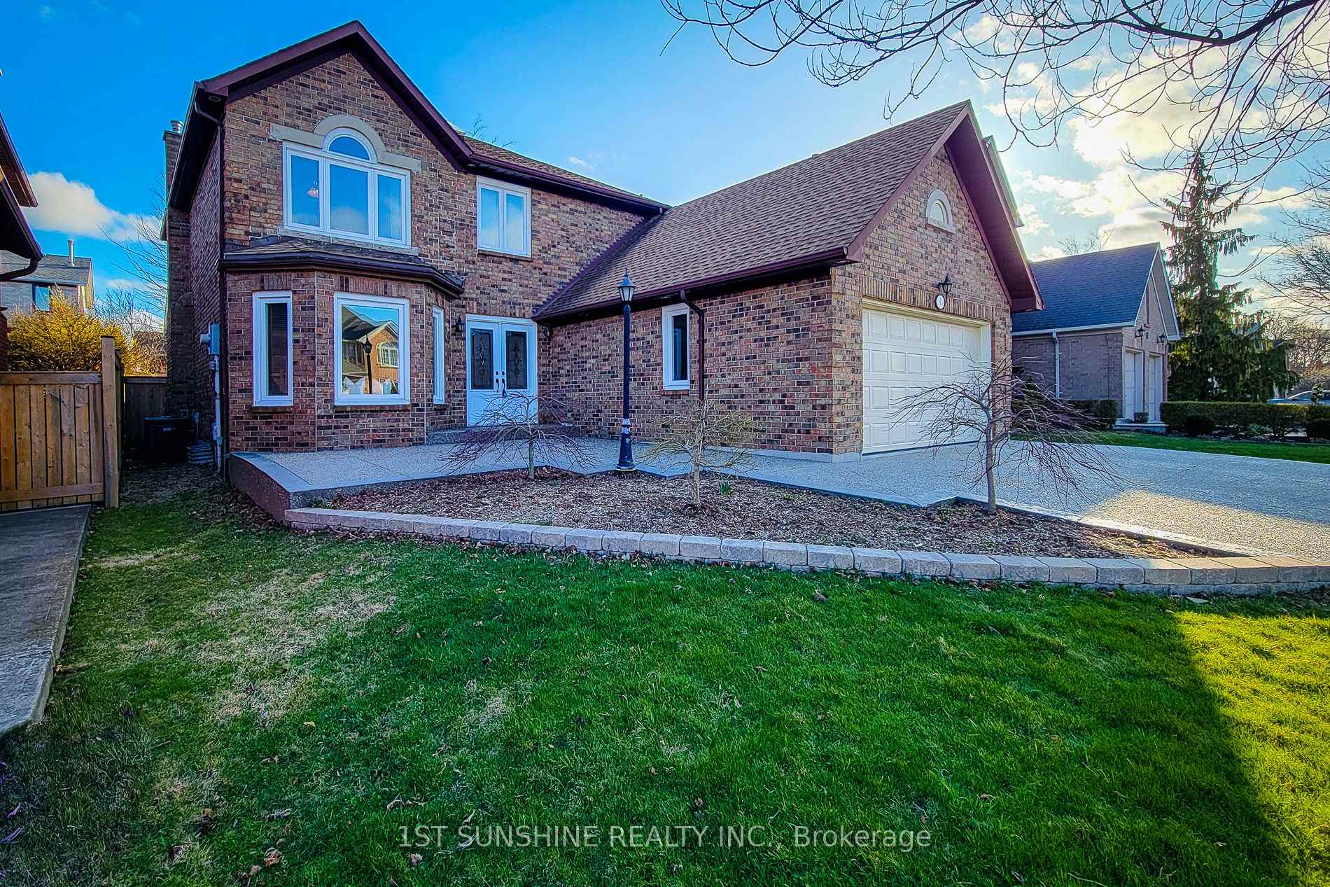 Photo 3 of 33 Caswell Drive, Hamilton, Gurnett — HOMEH