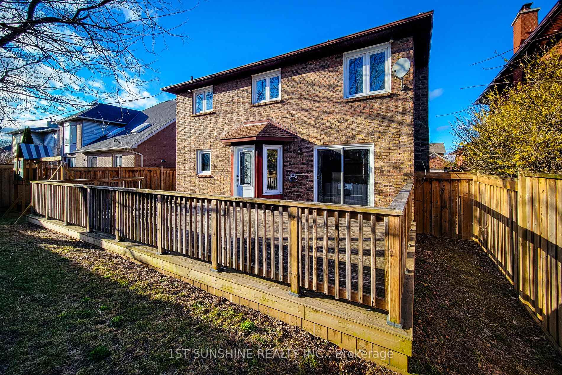 Photo 4 of 33 Caswell Drive, Hamilton, Gurnett — HOMEH