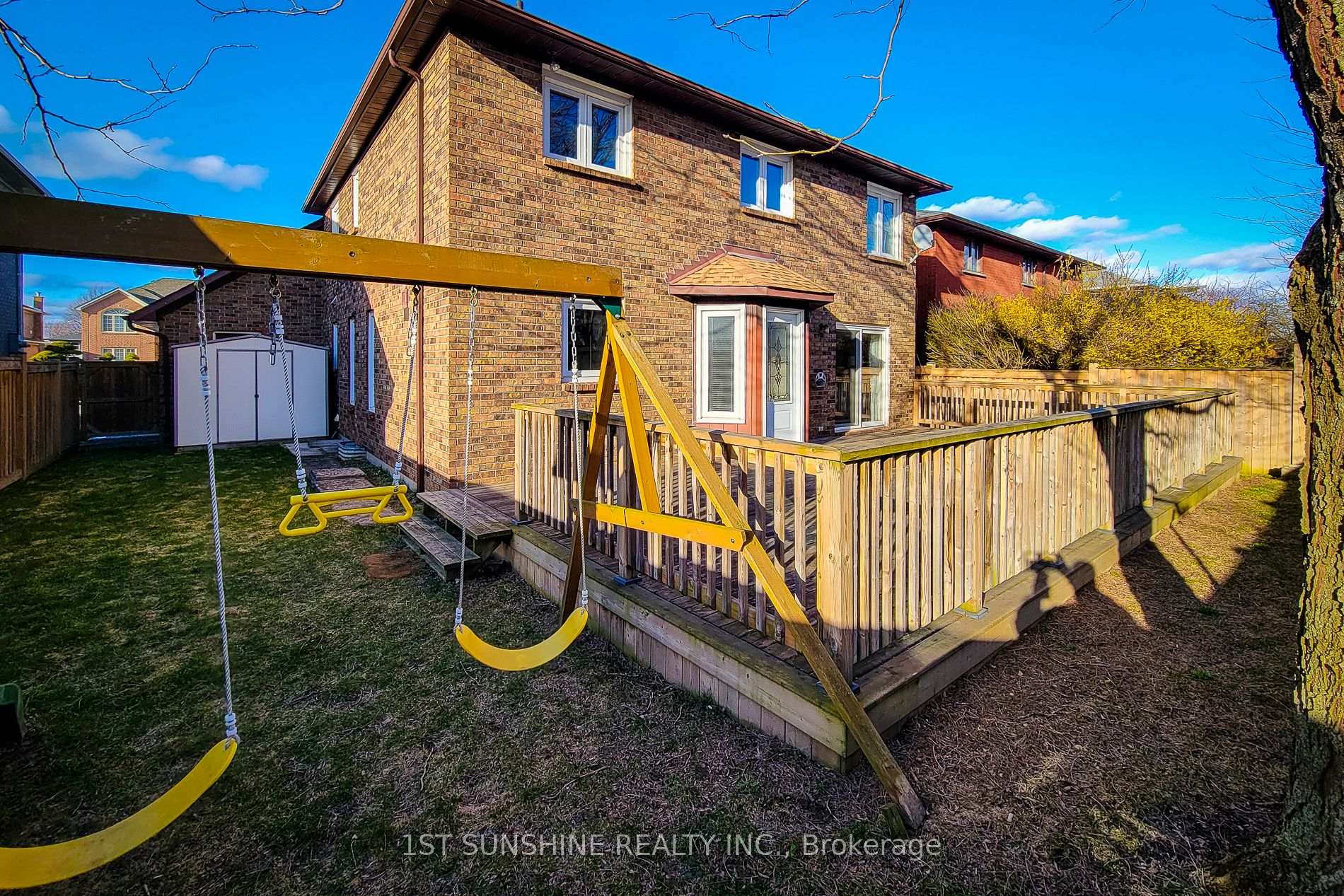 Photo 5 of 33 Caswell Drive, Hamilton, Gurnett — HOMEH