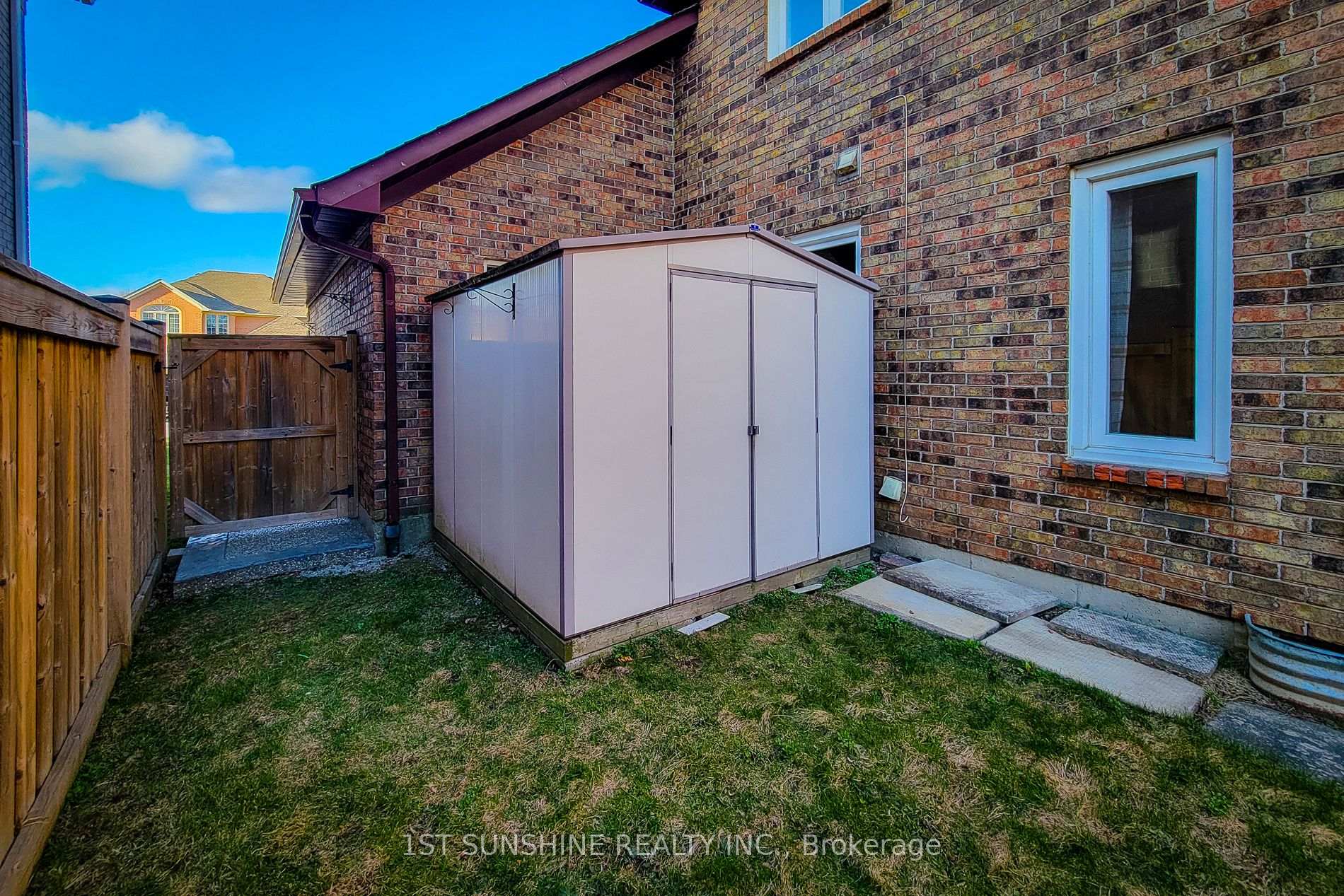 Photo 8 of 33 Caswell Drive, Hamilton, Gurnett — HOMEH