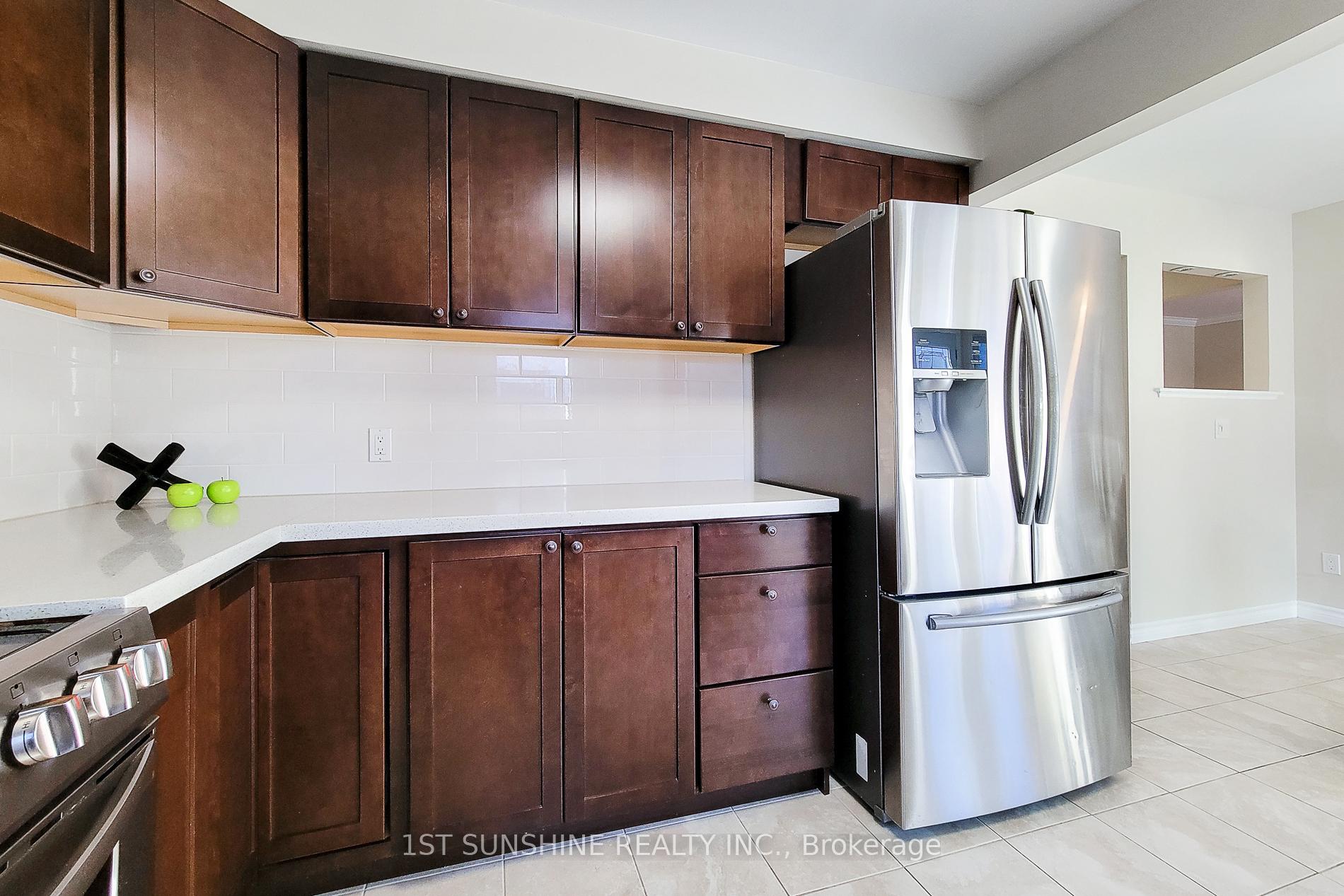Photo 20 of 33 Caswell Drive, Hamilton, Gurnett — HOMEH