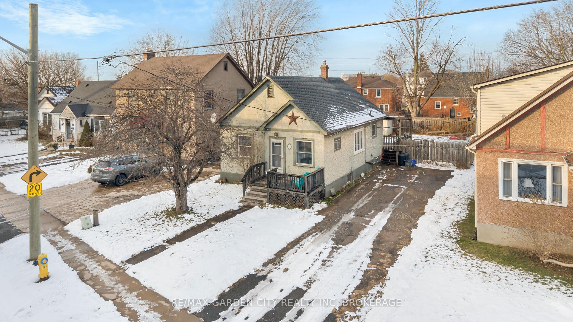 Photo 1 of 21 Mccalla Drive, St. Catharines, Fairview — HOMEH