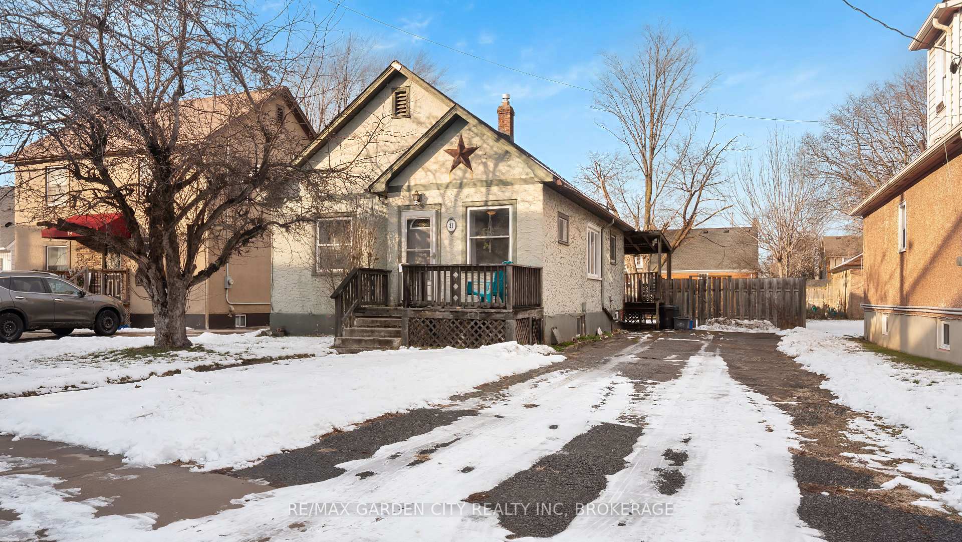 Photo 2 of 21 Mccalla Drive, St. Catharines, Fairview — HOMEH