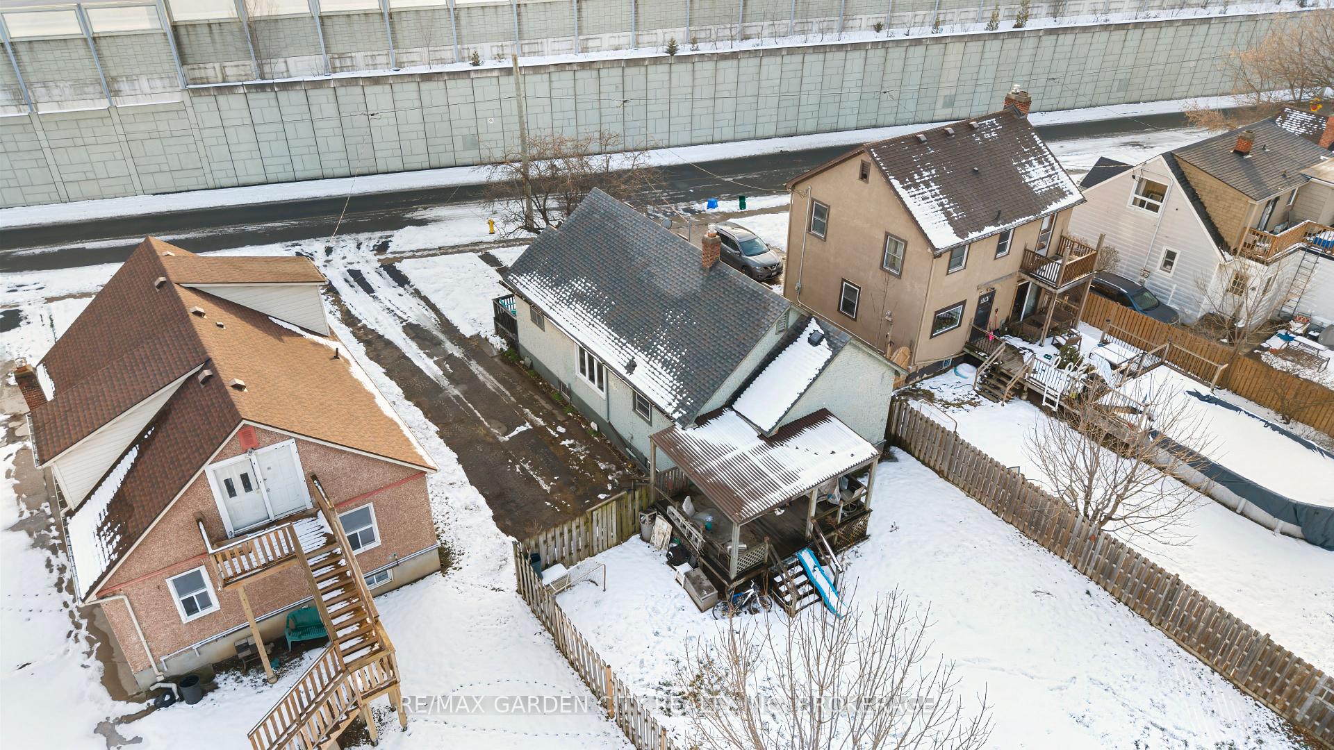 Photo 3 of 21 Mccalla Drive, St. Catharines, Fairview — HOMEH