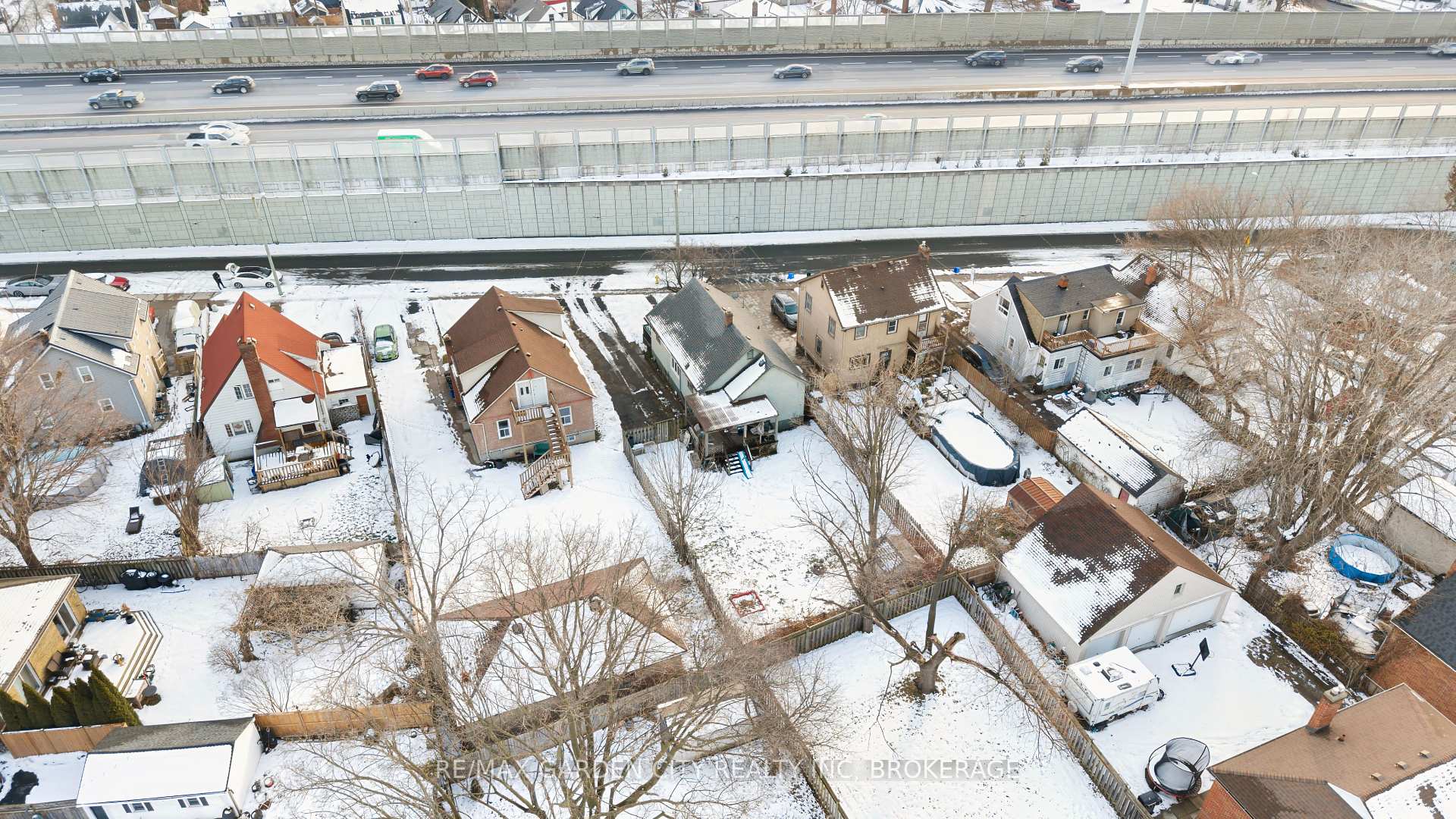 Photo 4 of 21 Mccalla Drive, St. Catharines, Fairview — HOMEH