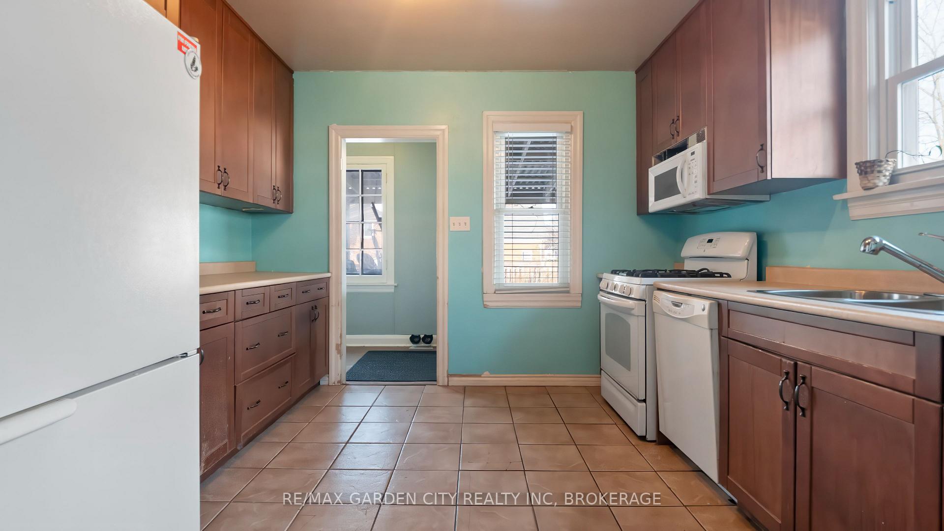 Photo 7 of 21 Mccalla Drive, St. Catharines, Fairview — HOMEH