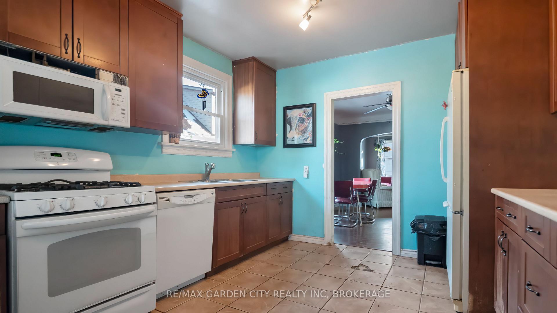 Photo 8 of 21 Mccalla Drive, St. Catharines, Fairview — HOMEH