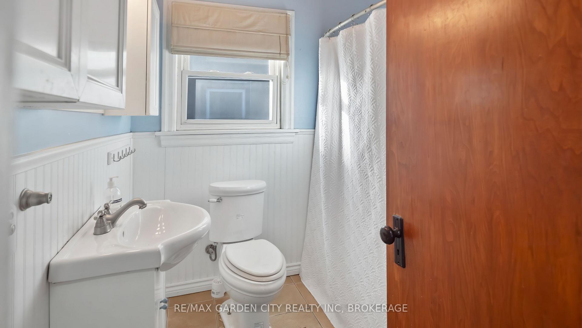 Photo 11 of 21 Mccalla Drive, St. Catharines, Fairview — HOMEH
