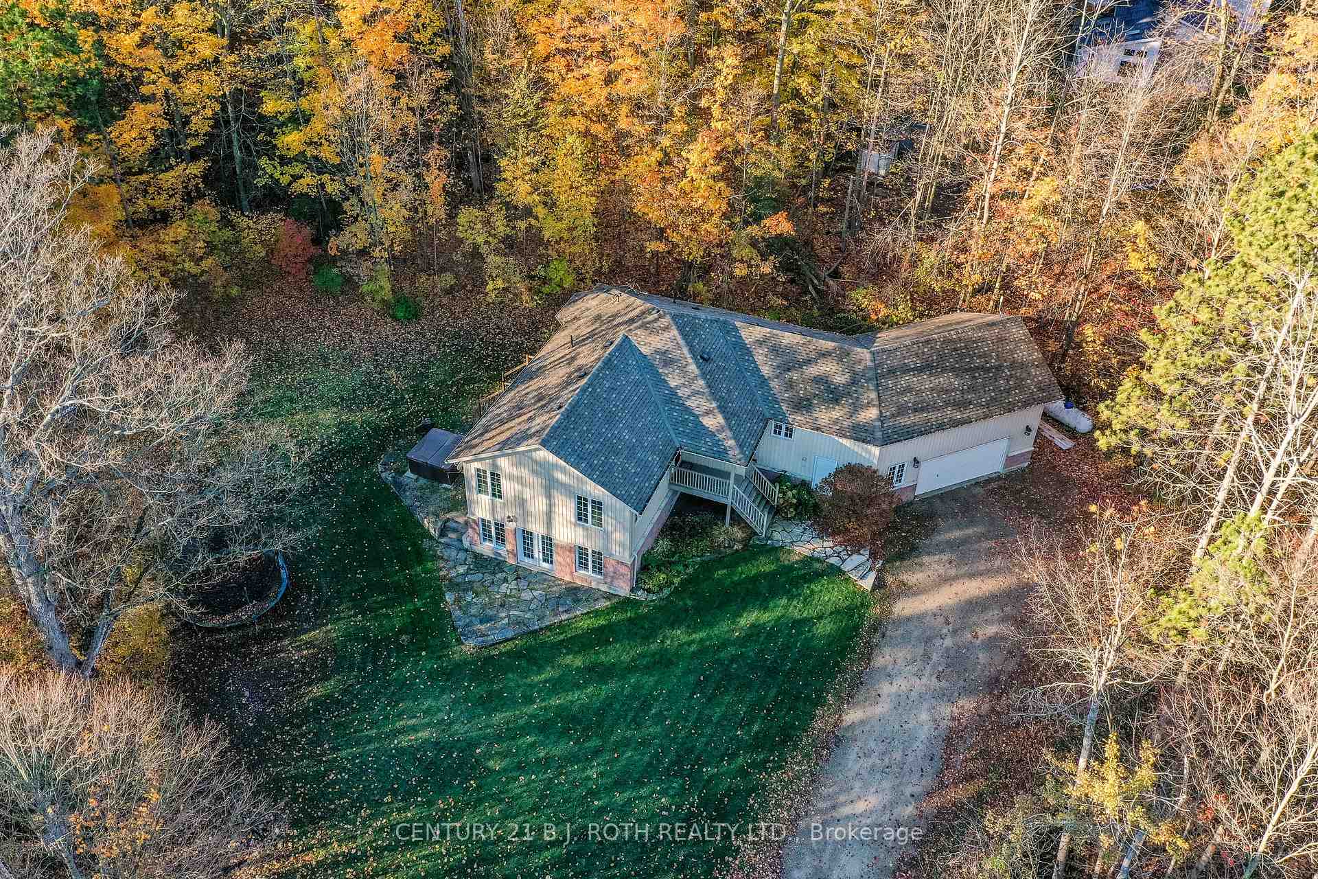 Front of 4927 25 Side Road