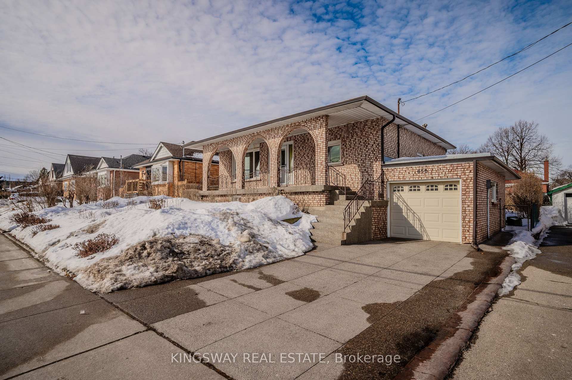 Photo 2 of 650 Upper Sherman Avenue, Hamilton, Burkholme — HOMEH