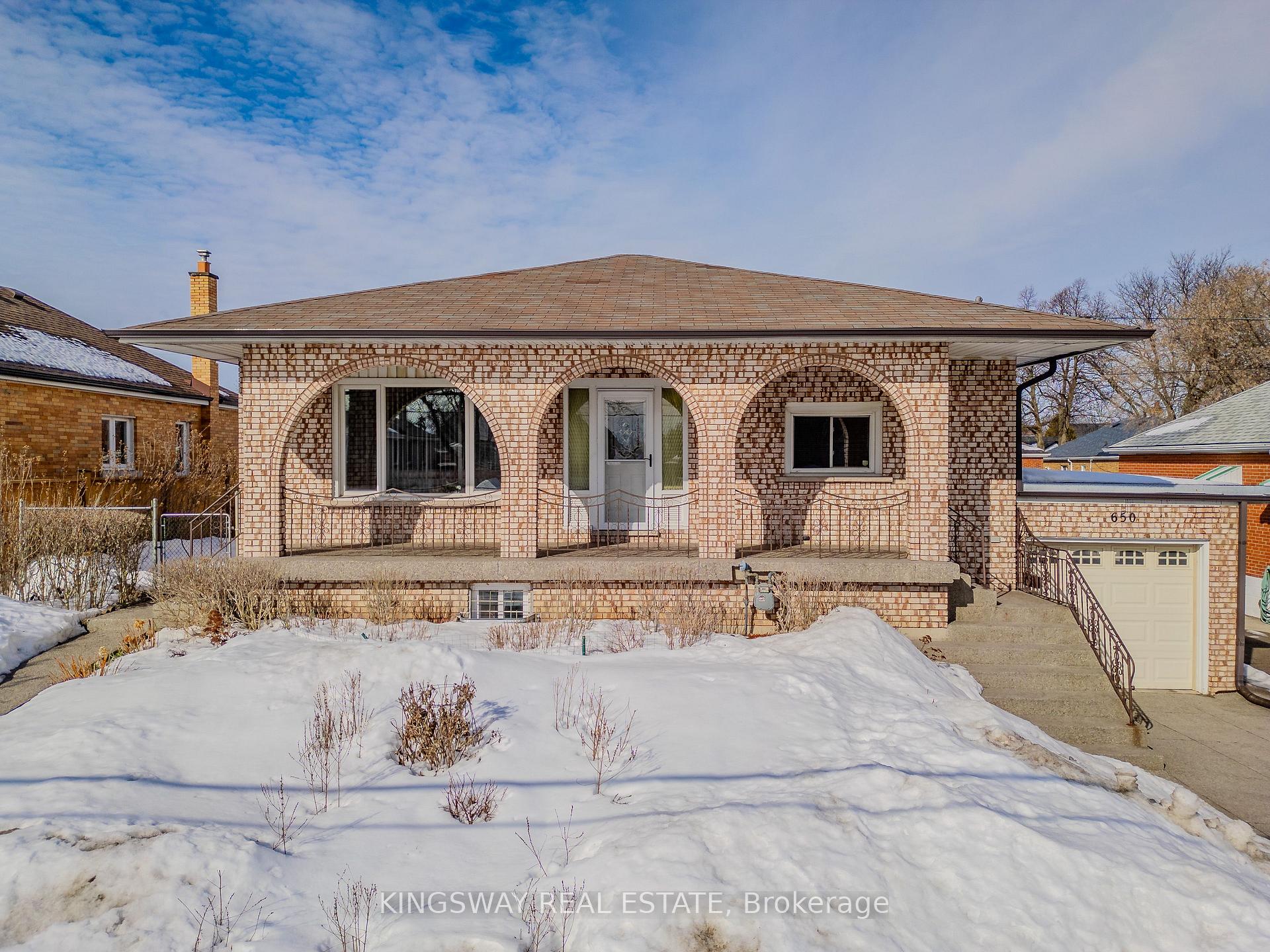 Photo 4 of 650 Upper Sherman Avenue, Hamilton, Burkholme — HOMEH