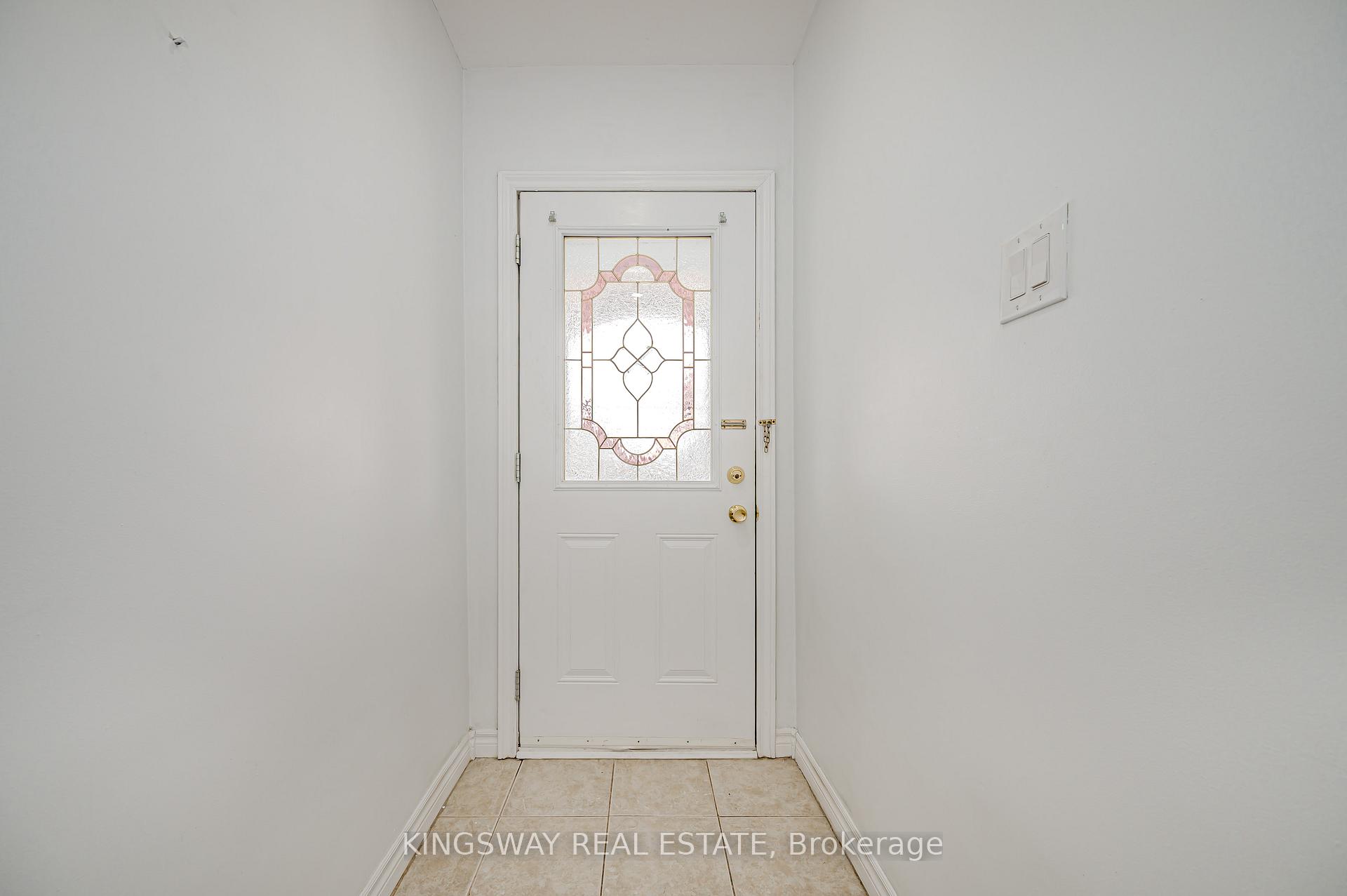 Photo 5 of 650 Upper Sherman Avenue, Hamilton, Burkholme — HOMEH