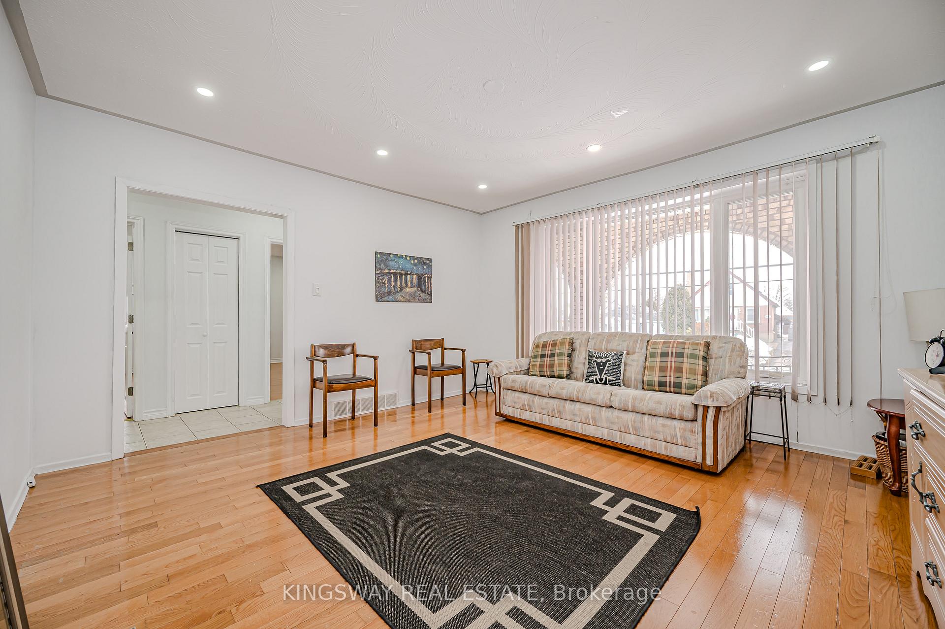 Photo 6 of 650 Upper Sherman Avenue, Hamilton, Burkholme — HOMEH