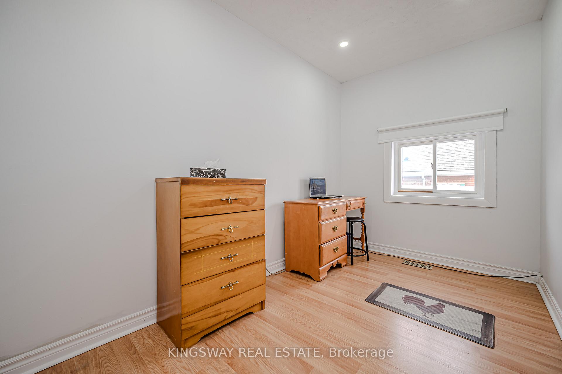 Photo 10 of 650 Upper Sherman Avenue, Hamilton, Burkholme — HOMEH