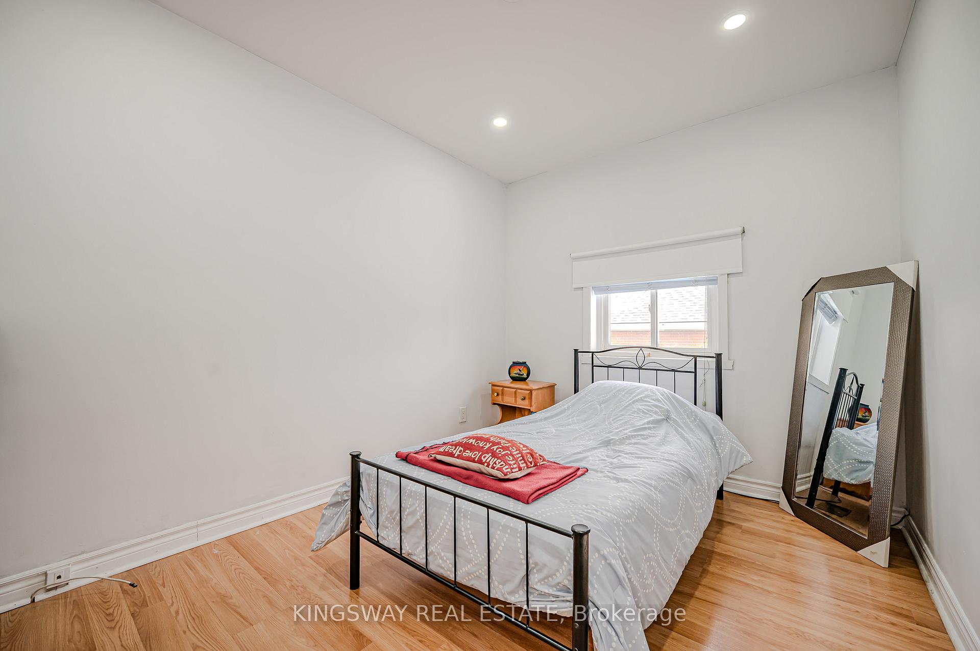 Photo 11 of 650 Upper Sherman Avenue, Hamilton, Burkholme — HOMEH