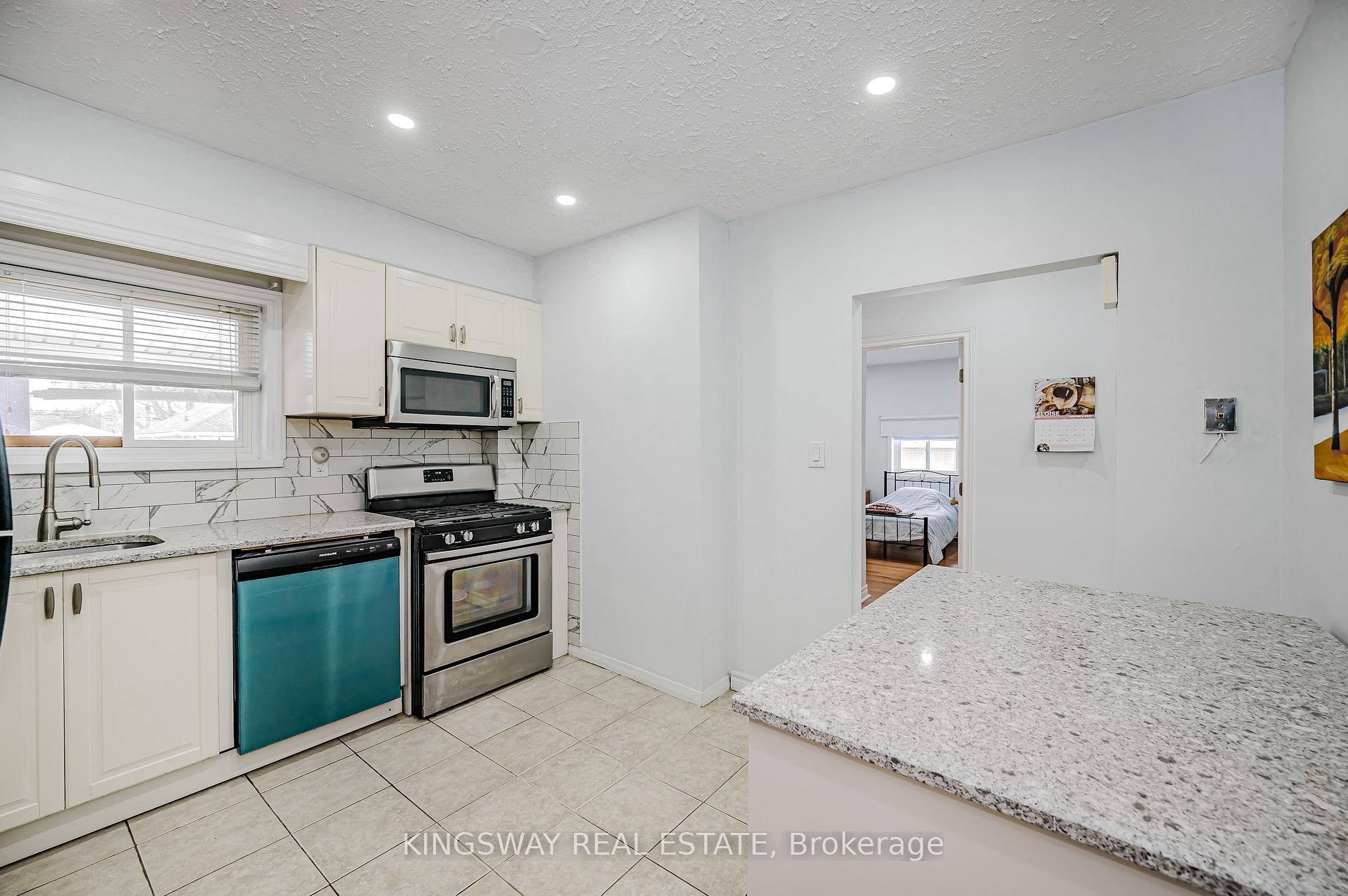 Photo 12 of 650 Upper Sherman Avenue, Hamilton, Burkholme — HOMEH