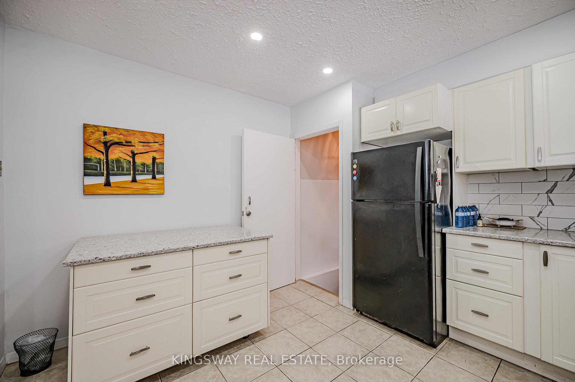 Photo 14 of 650 Upper Sherman Avenue, Hamilton, Burkholme — HOMEH