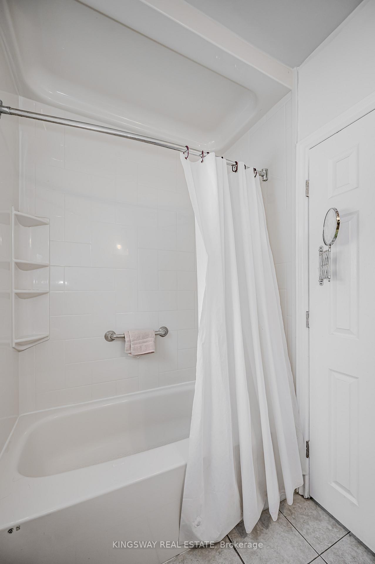 Photo 16 of 650 Upper Sherman Avenue, Hamilton, Burkholme — HOMEH