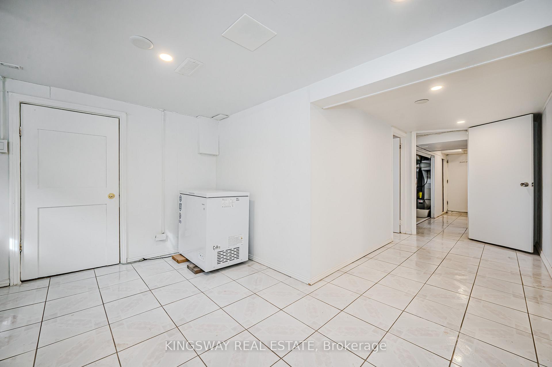 Photo 18 of 650 Upper Sherman Avenue, Hamilton, Burkholme — HOMEH