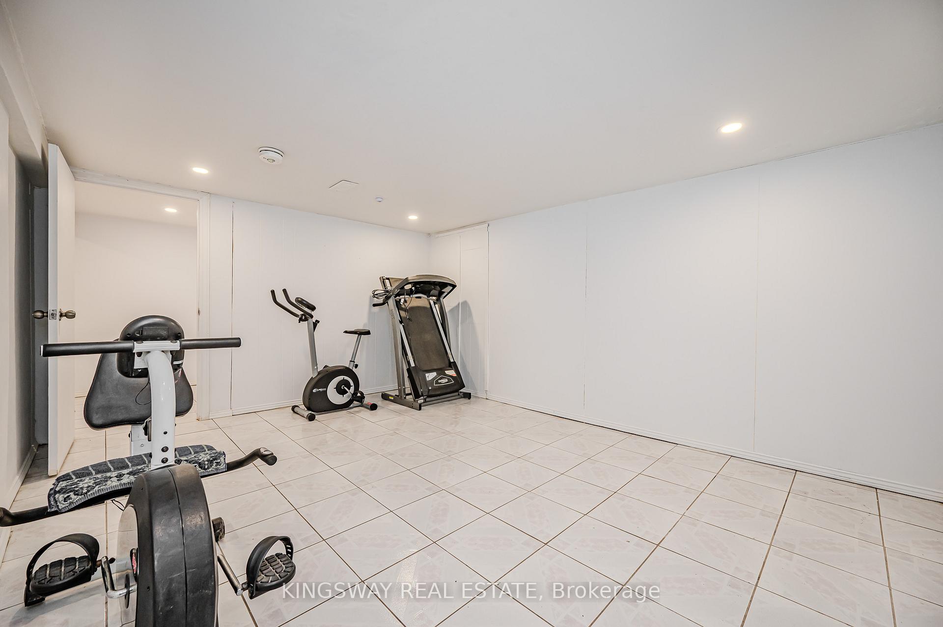 Photo 22 of 650 Upper Sherman Avenue, Hamilton, Burkholme — HOMEH