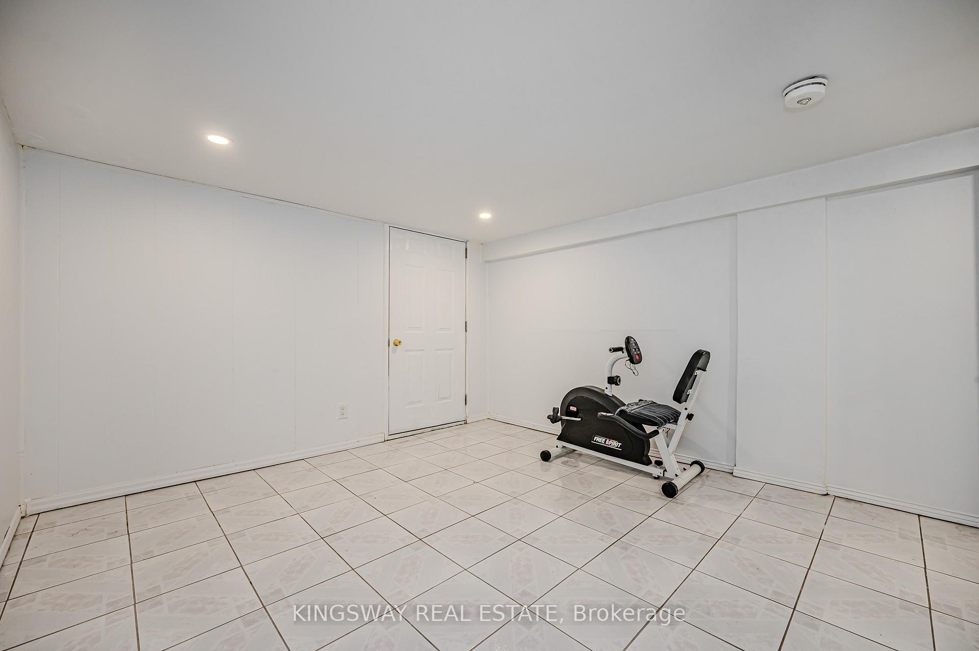 Photo 23 of 650 Upper Sherman Avenue, Hamilton, Burkholme — HOMEH
