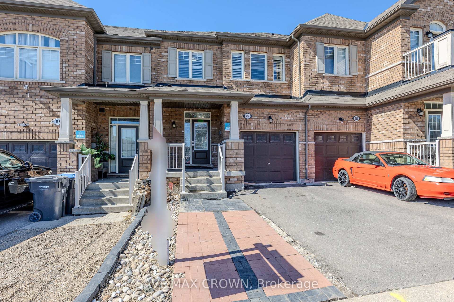 Front of 194 Sky Harbour Drive