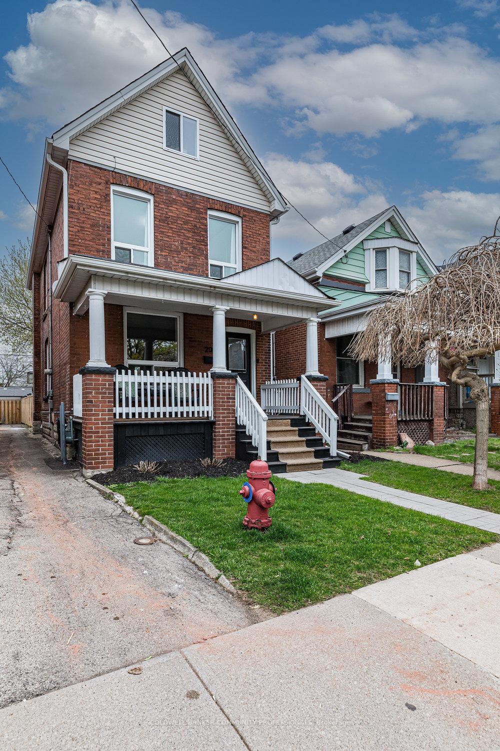 Photo 2 of 208 Balmoral Avenue N, Hamilton, Crown Point — HOMEH