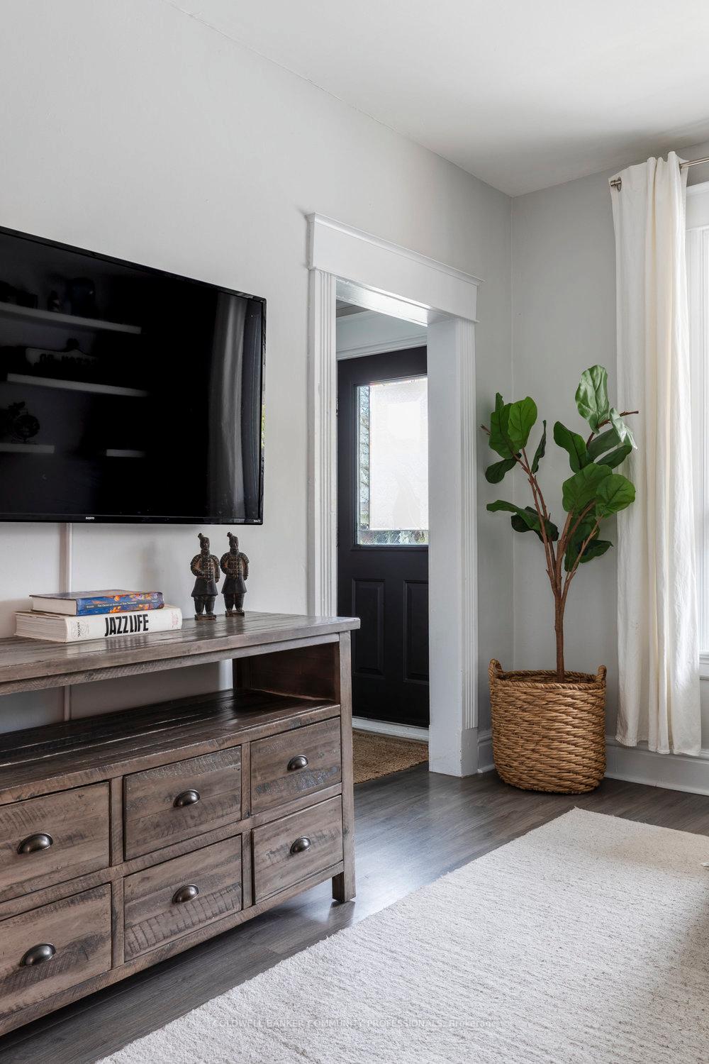 Photo 7 of 208 Balmoral Avenue N, Hamilton, Crown Point — HOMEH