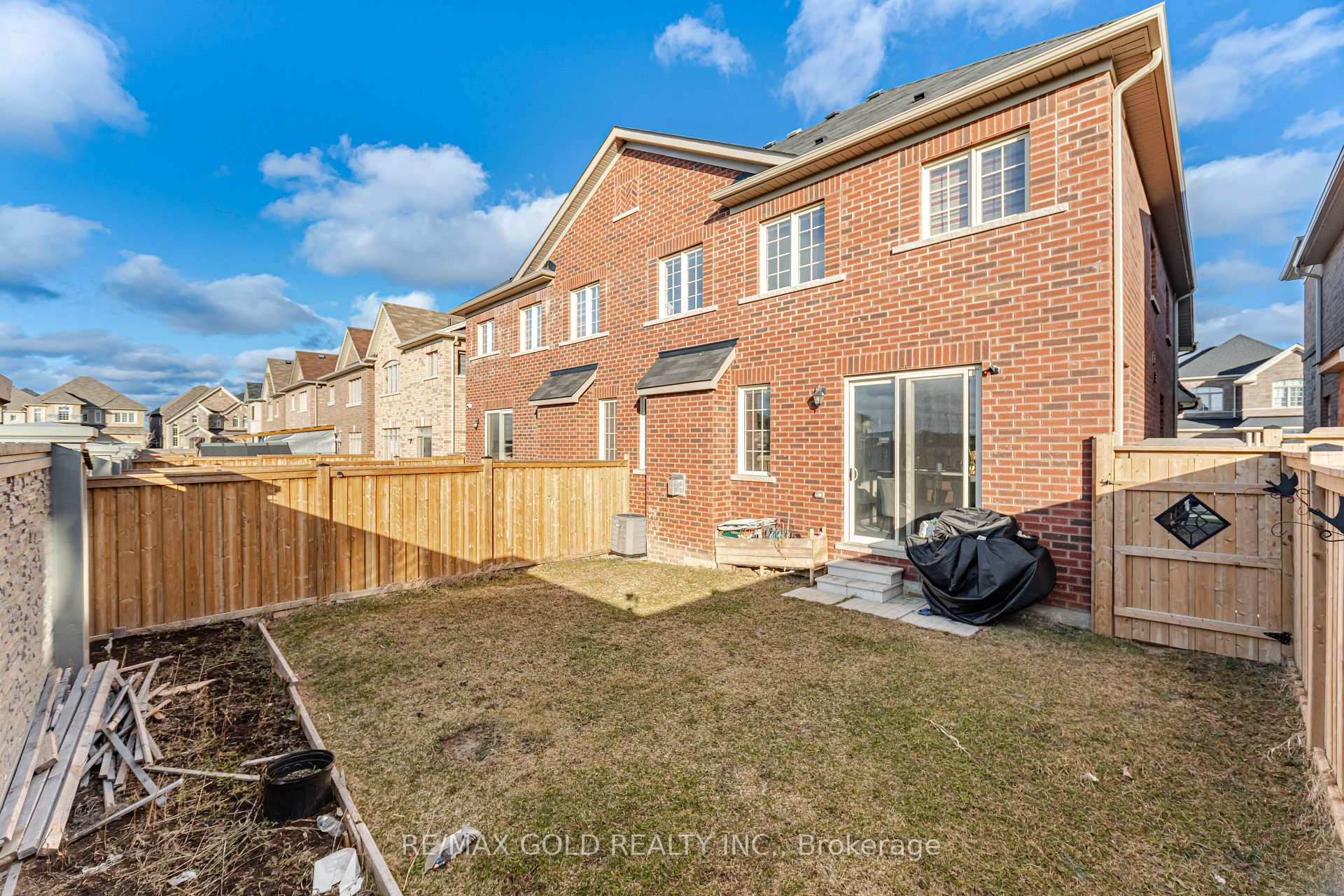 Photo 4 of 14 Folgate Crescent, Brampton, Sandringham-Wellington North — HOMEH