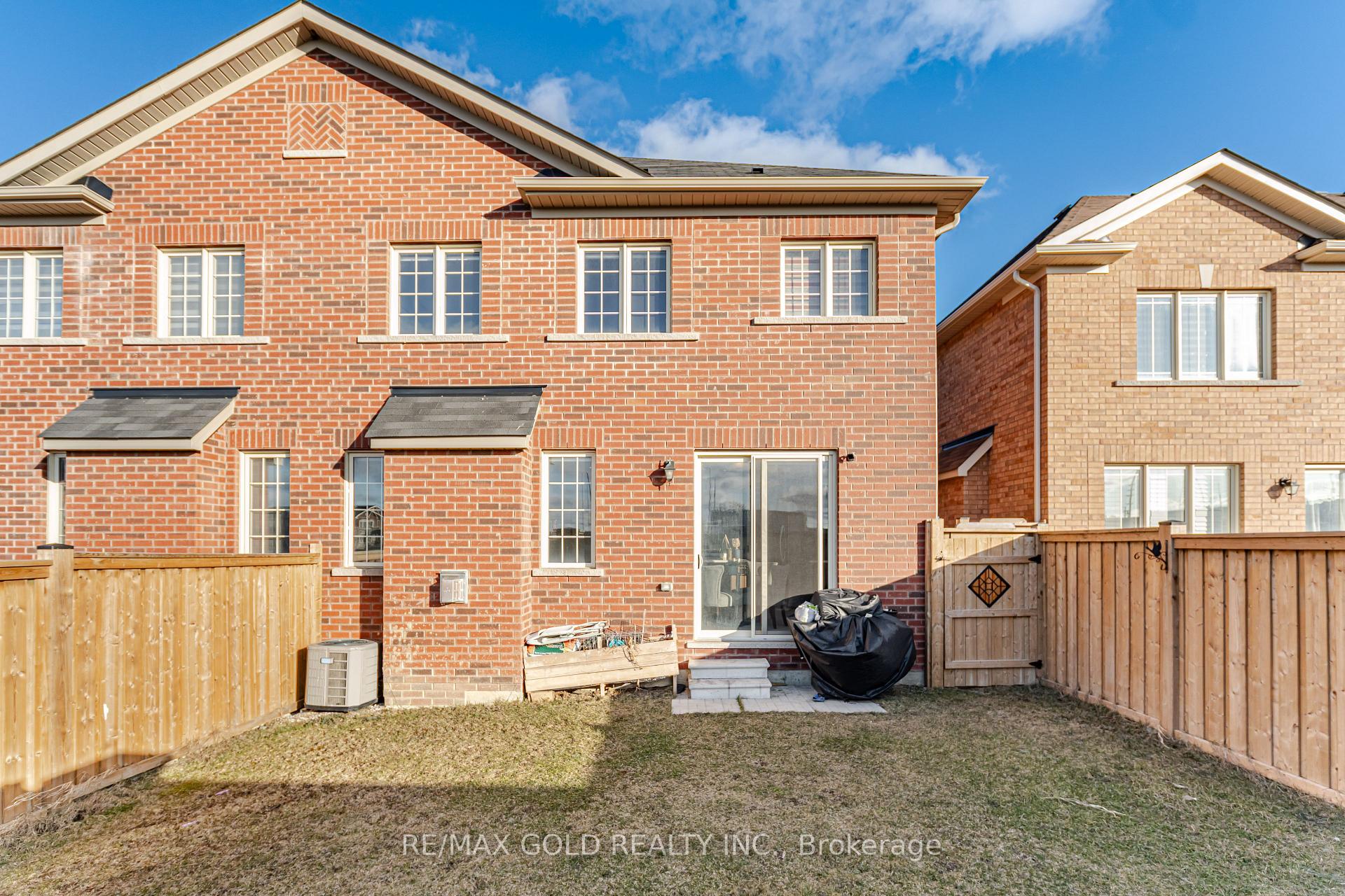 Photo 5 of 14 Folgate Crescent, Brampton, Sandringham-Wellington North — HOMEH