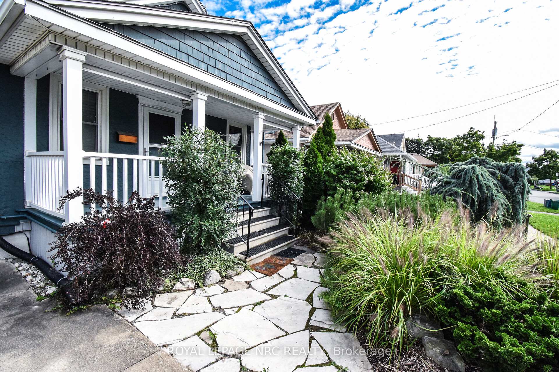 Photo 2 of 17 Trapnell Street, St. Catharines, E. Chester — HOMEH