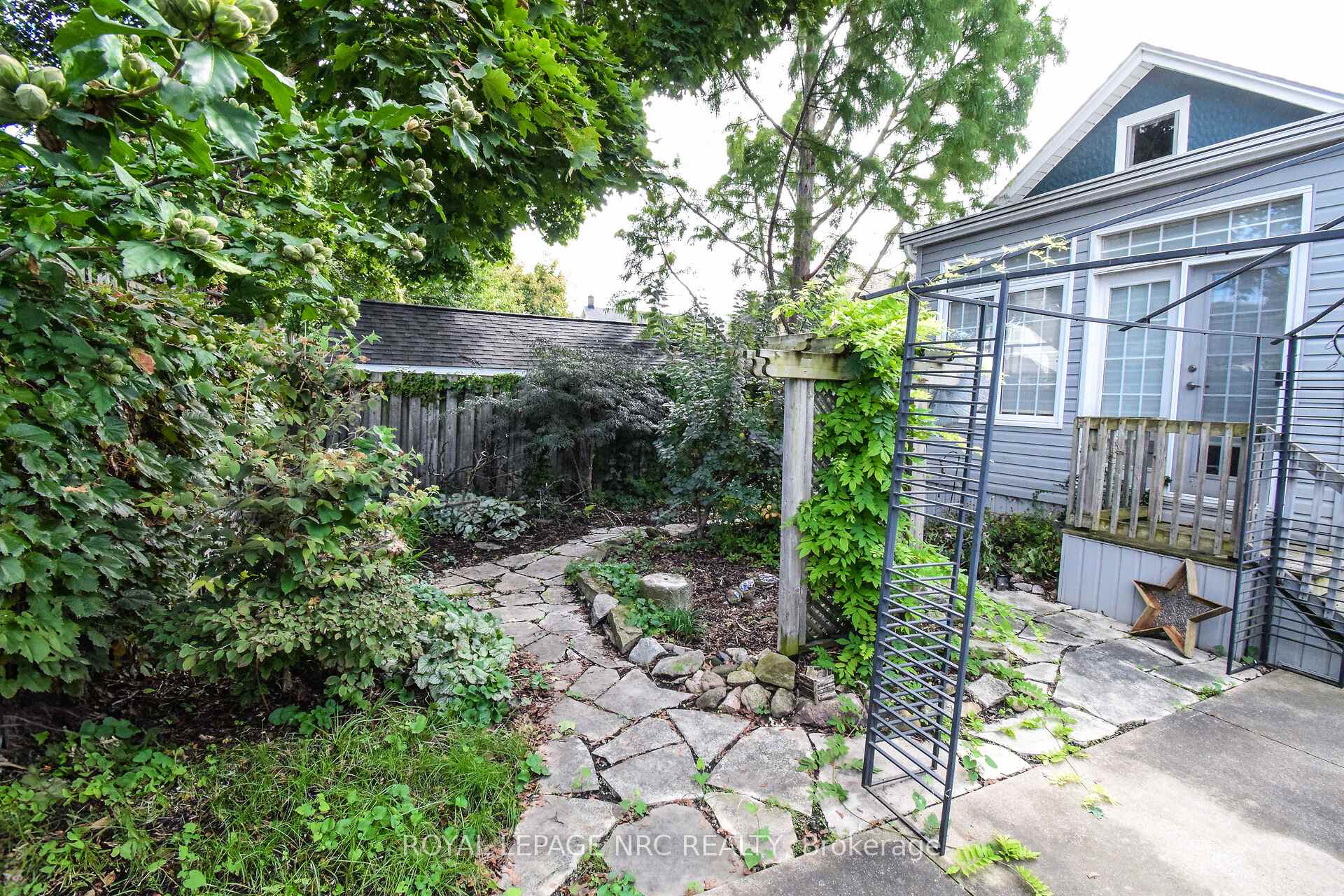 Photo 41 of 17 Trapnell Street, St. Catharines, E. Chester — HOMEH