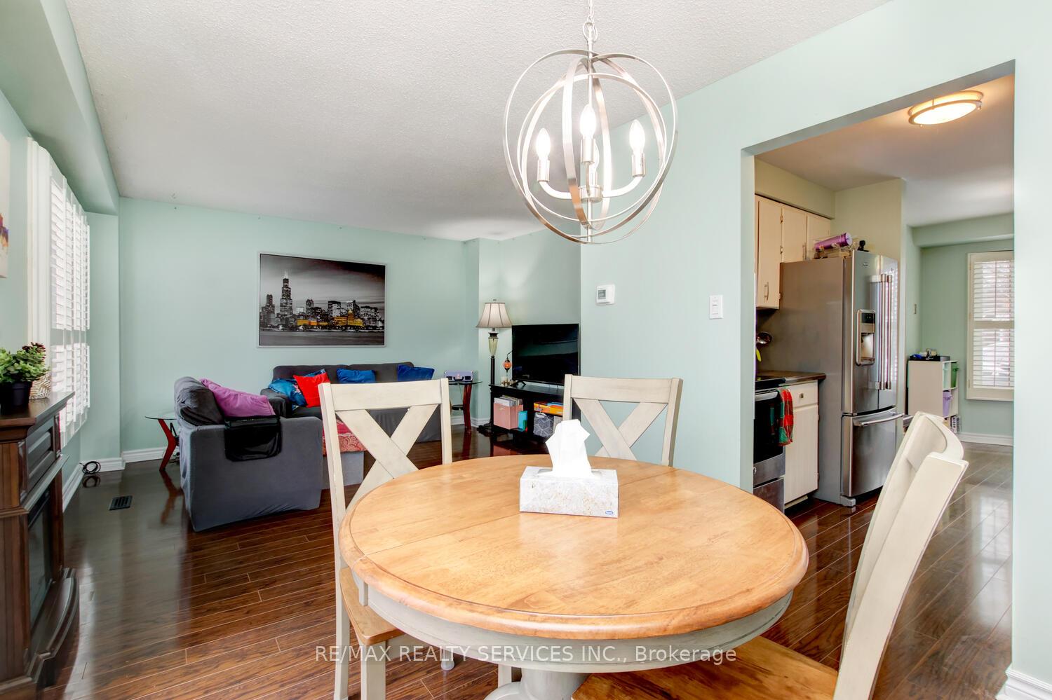 Photo 7 of 60 Rawling Crescent, Brampton, Heart Lake East — HOMEH
