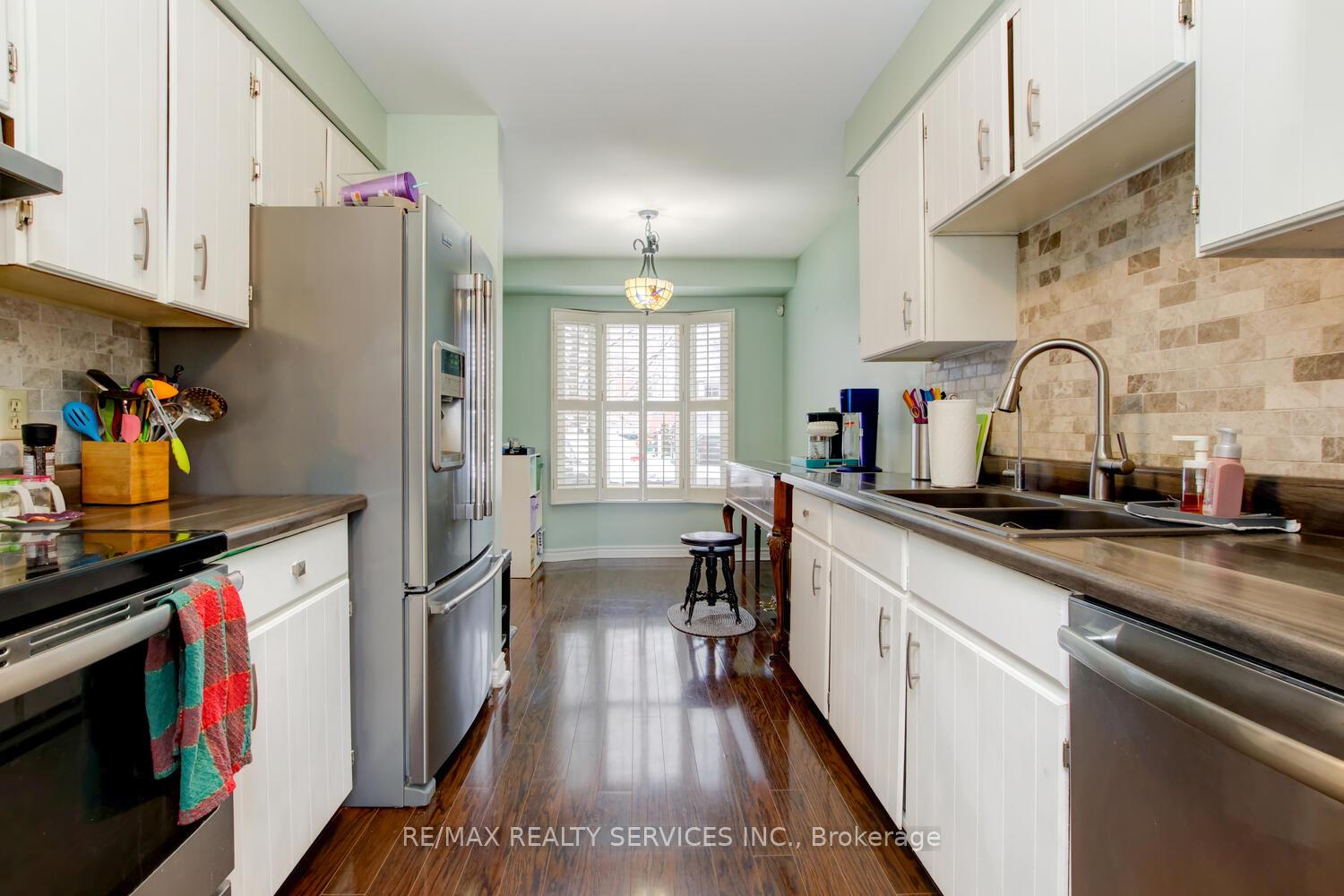Photo 8 of 60 Rawling Crescent, Brampton, Heart Lake East — HOMEH