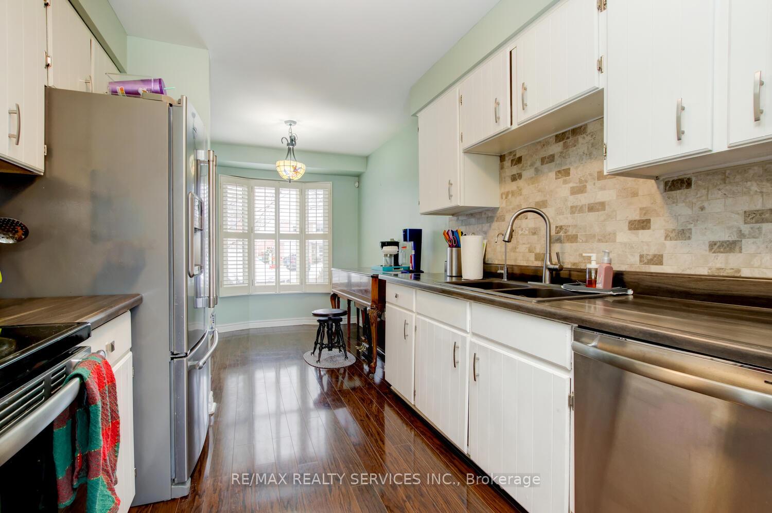 Photo 10 of 60 Rawling Crescent, Brampton, Heart Lake East — HOMEH