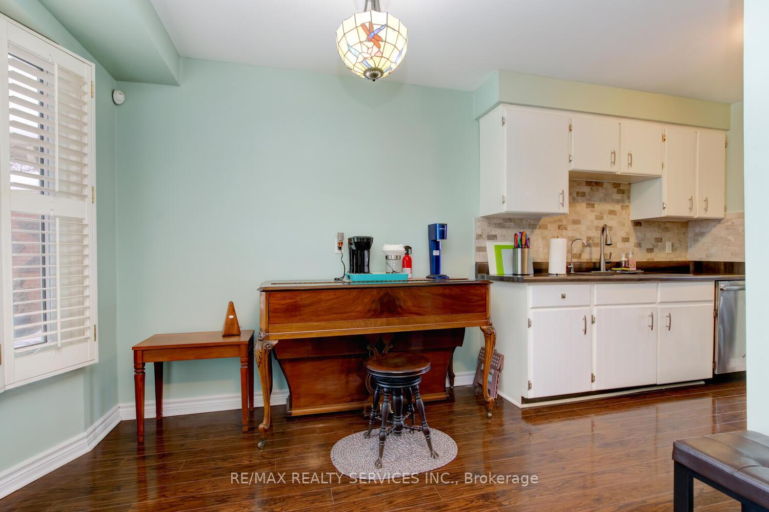 Photo 13 of 60 Rawling Crescent, Brampton, Heart Lake East — HOMEH