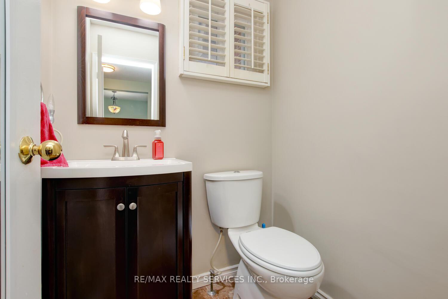 Photo 15 of 60 Rawling Crescent, Brampton, Heart Lake East — HOMEH