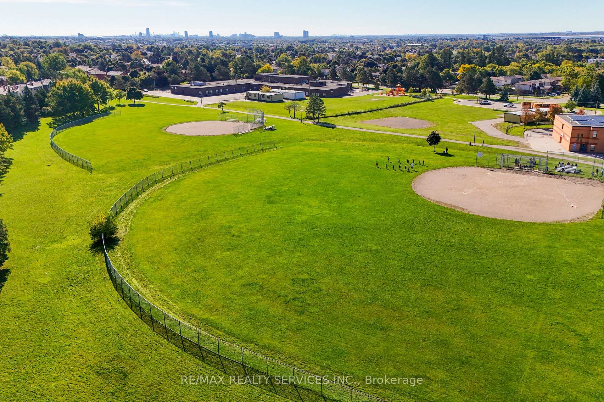 Photo 35 of 60 Rawling Crescent, Brampton, Heart Lake East — HOMEH