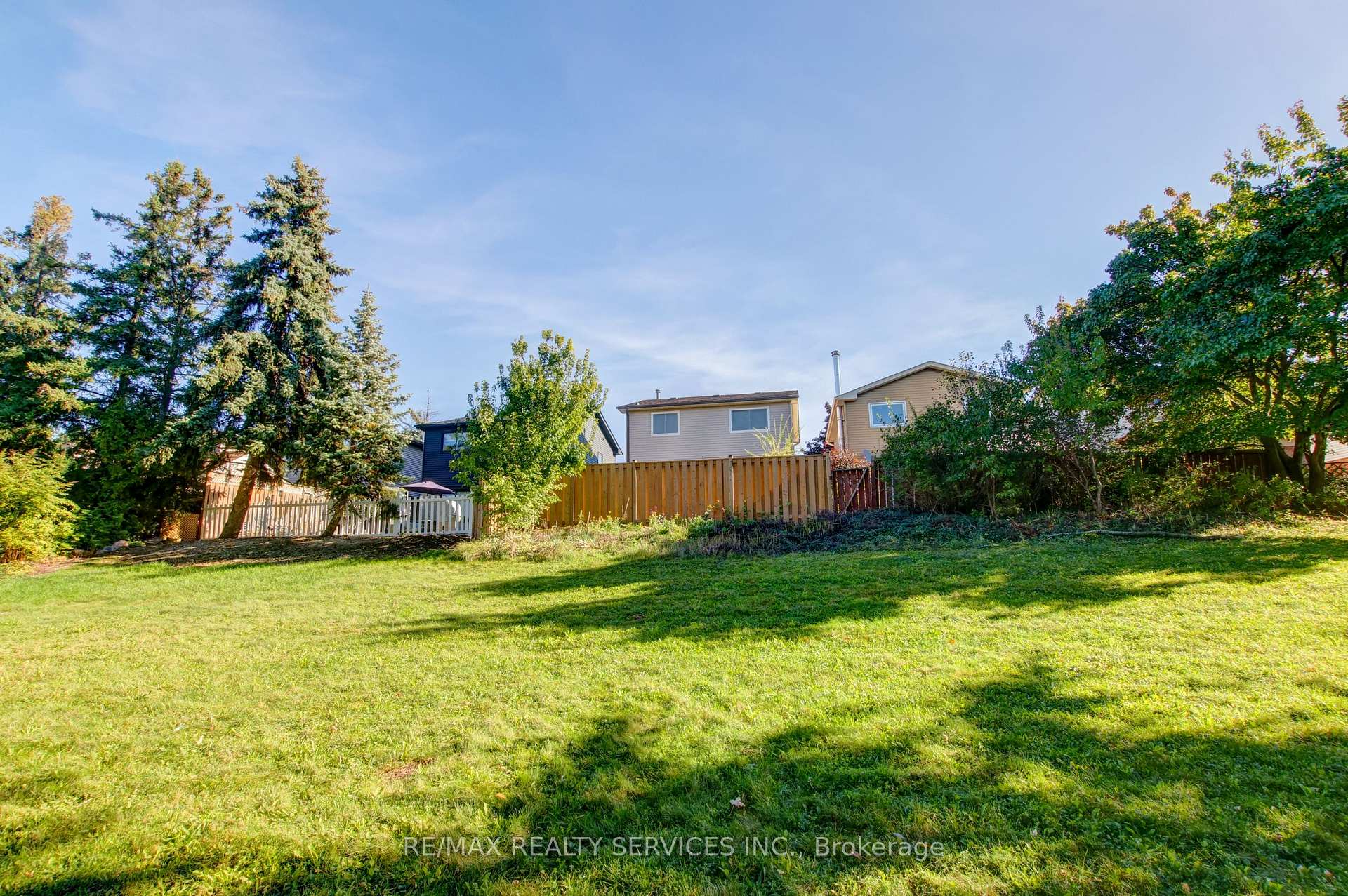 Photo 38 of 60 Rawling Crescent, Brampton, Heart Lake East — HOMEH