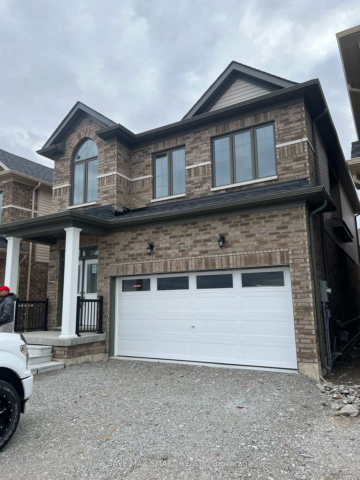 Photo 3 of 209 Terry Fox Drive, Barrie, Rural Barrie Southeast — HOMEH
