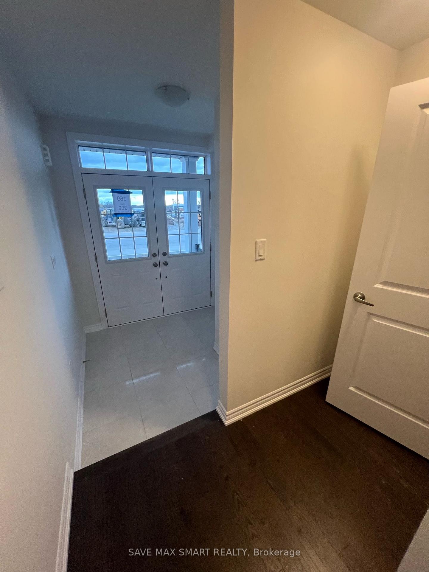 Photo 4 of 209 Terry Fox Drive, Barrie, Rural Barrie Southeast — HOMEH