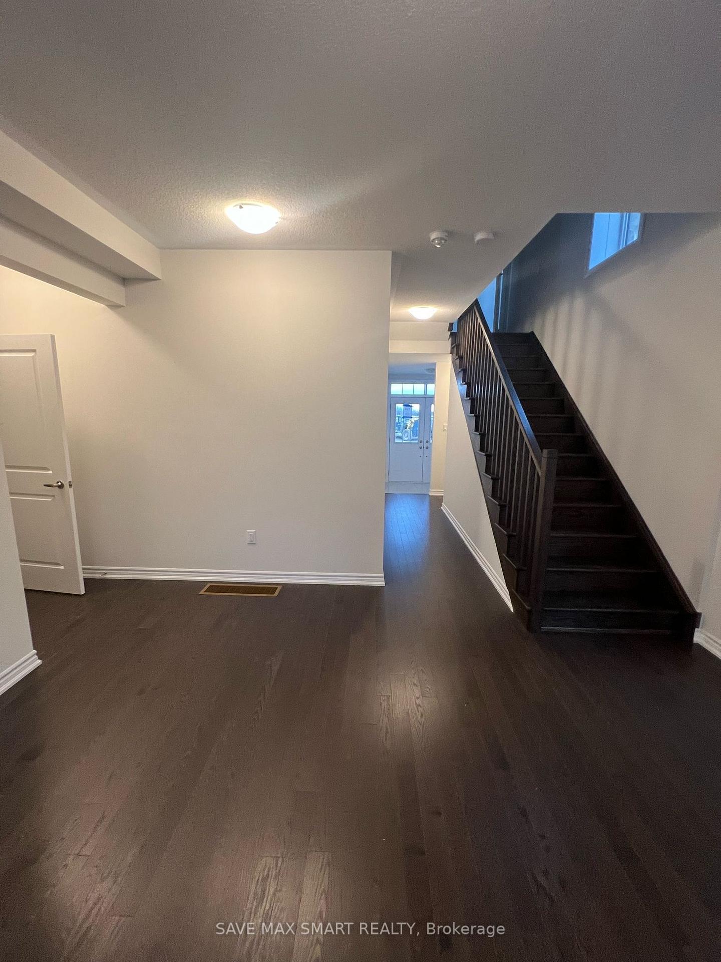 Photo 15 of 209 Terry Fox Drive, Barrie, Rural Barrie Southeast — HOMEH