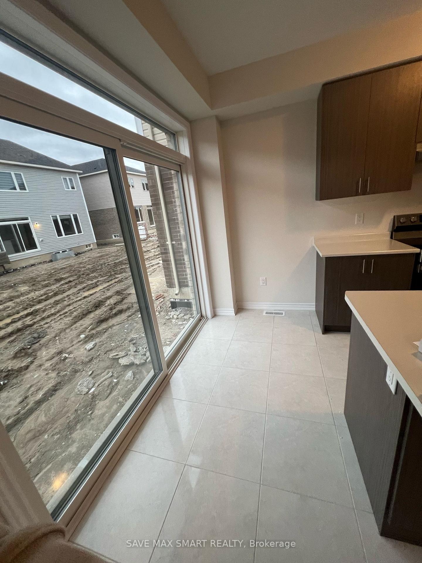 Photo 23 of 209 Terry Fox Drive, Barrie, Rural Barrie Southeast — HOMEH