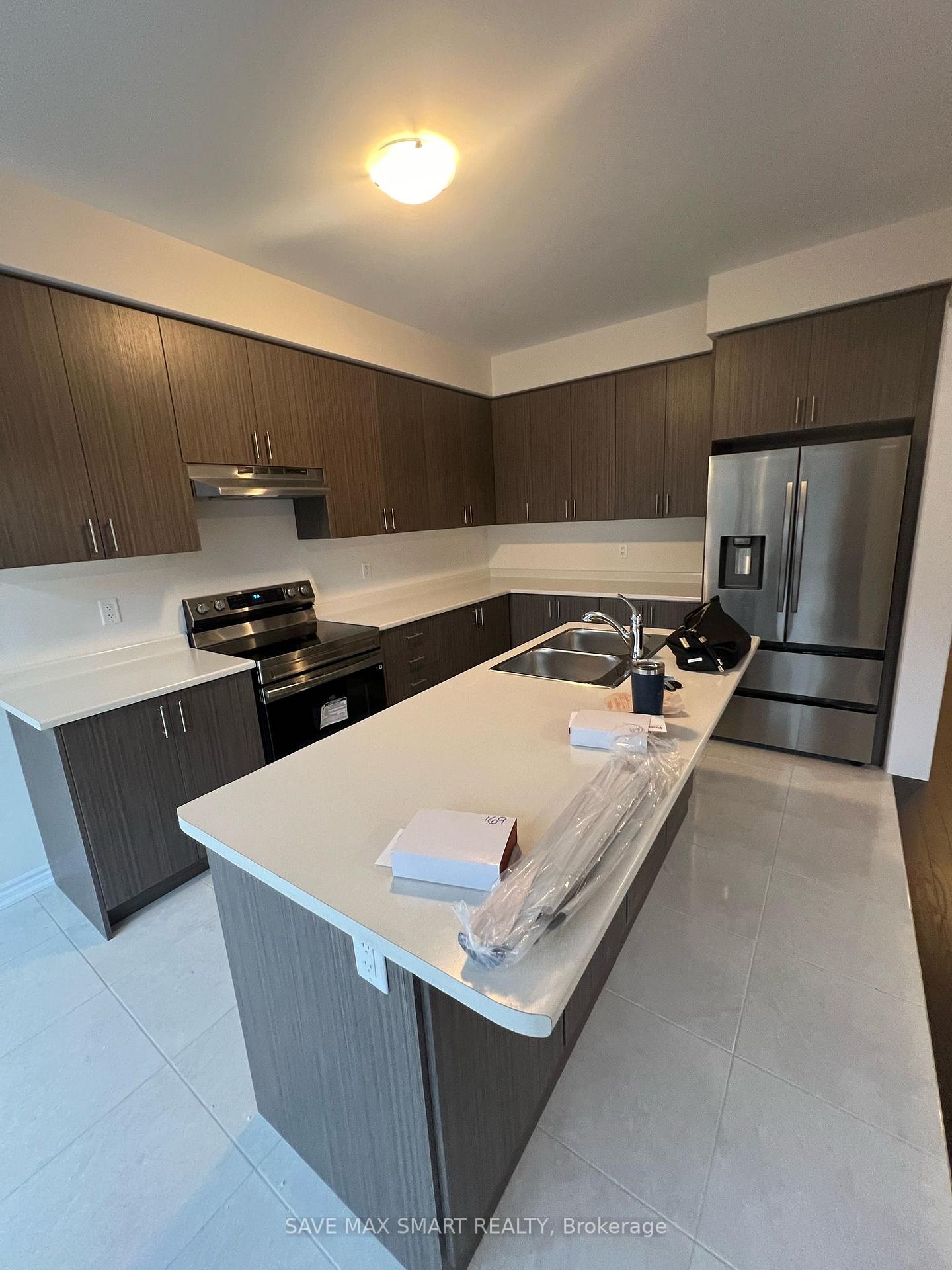 Photo 24 of 209 Terry Fox Drive, Barrie, Rural Barrie Southeast — HOMEH