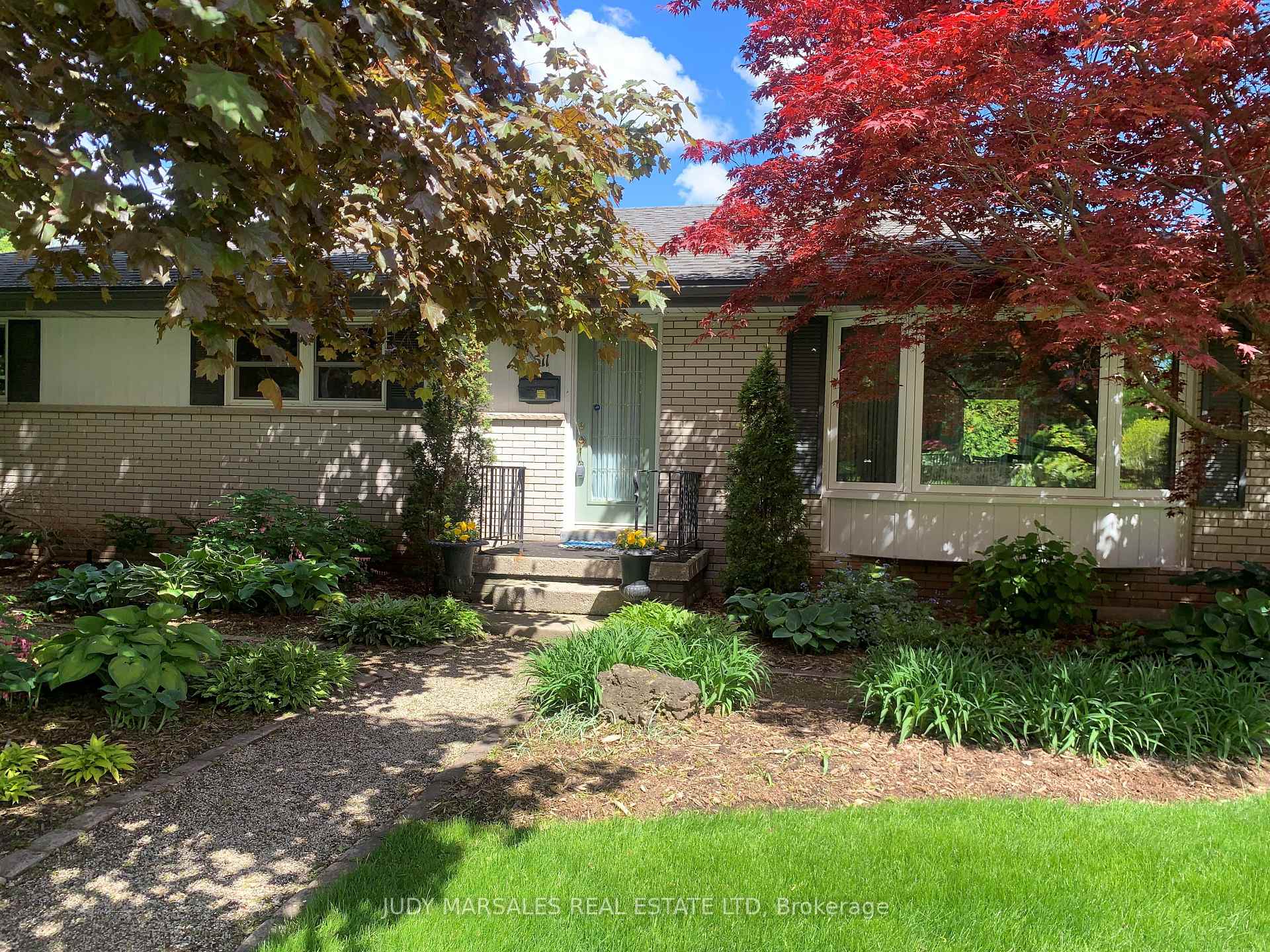 Photo 1 of 511 Dorval Drive, Hamilton, Ancaster — HOMEH