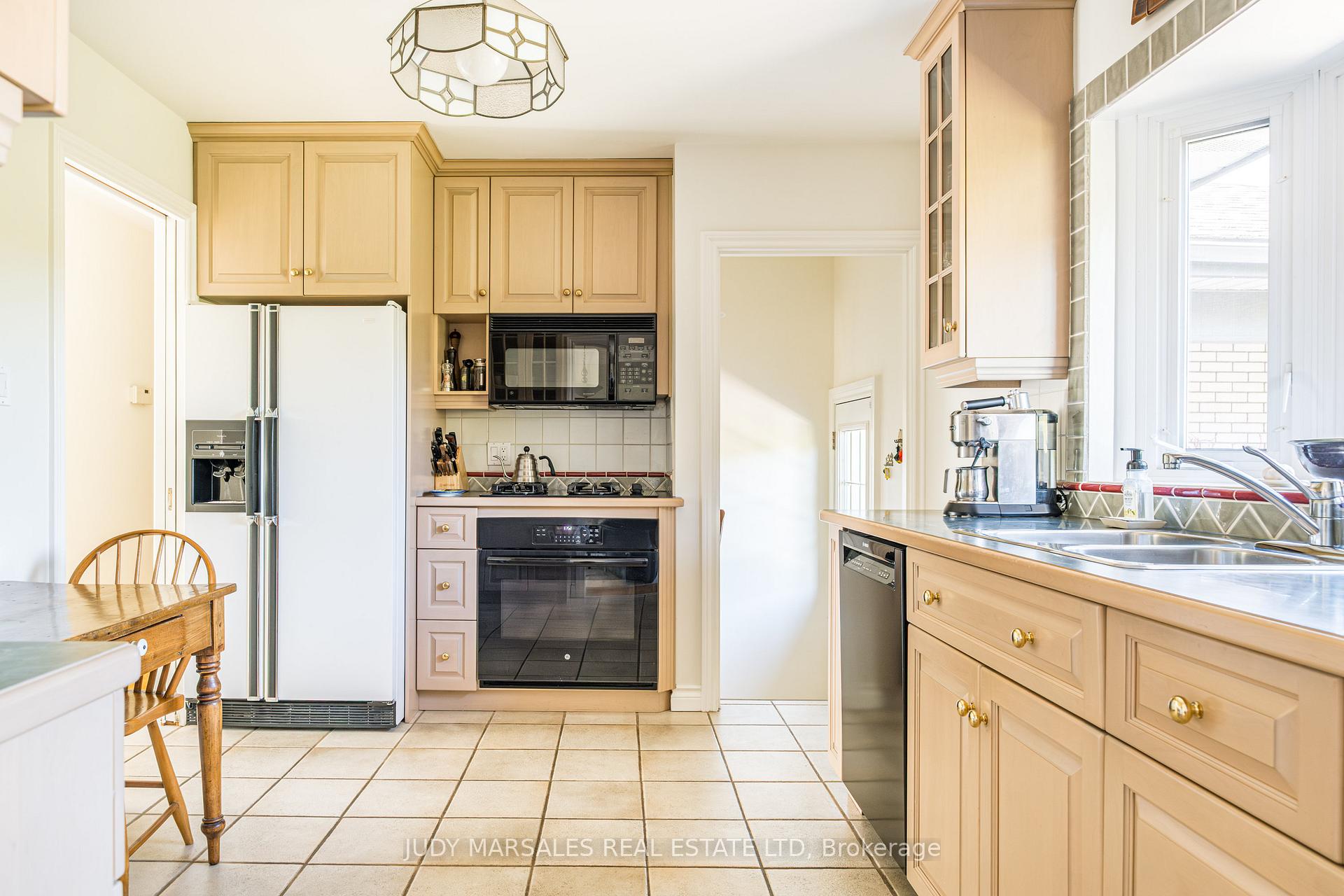 Photo 16 of 511 Dorval Drive, Hamilton, Ancaster — HOMEH