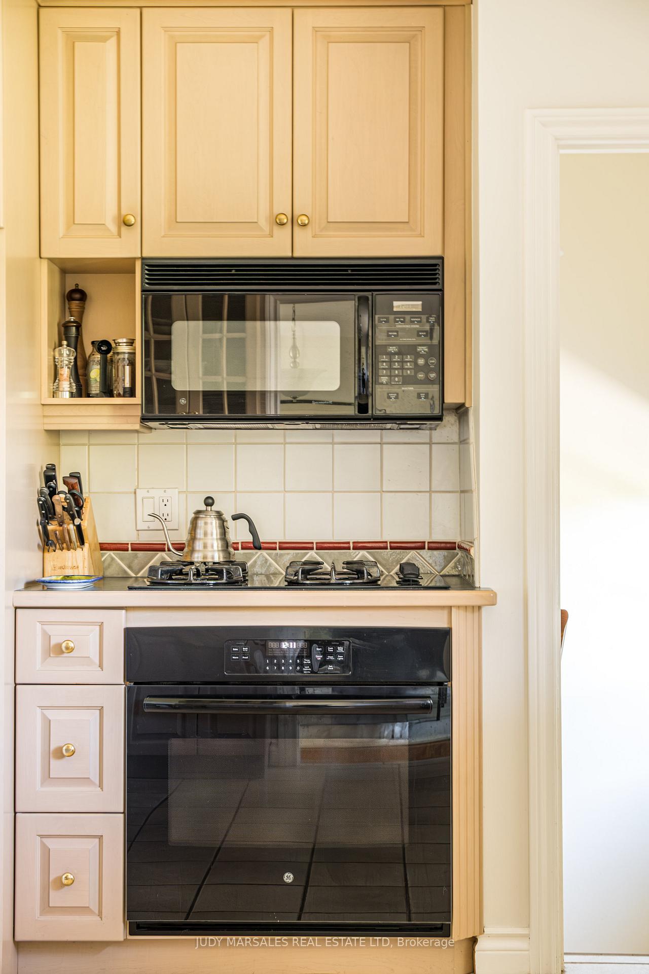 Photo 17 of 511 Dorval Drive, Hamilton, Ancaster — HOMEH