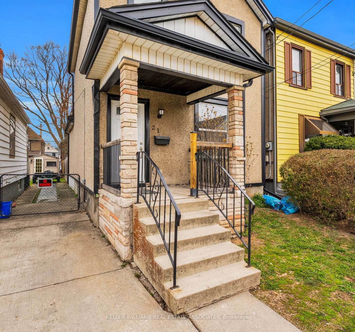 Front of 21 Mayflower Avenue